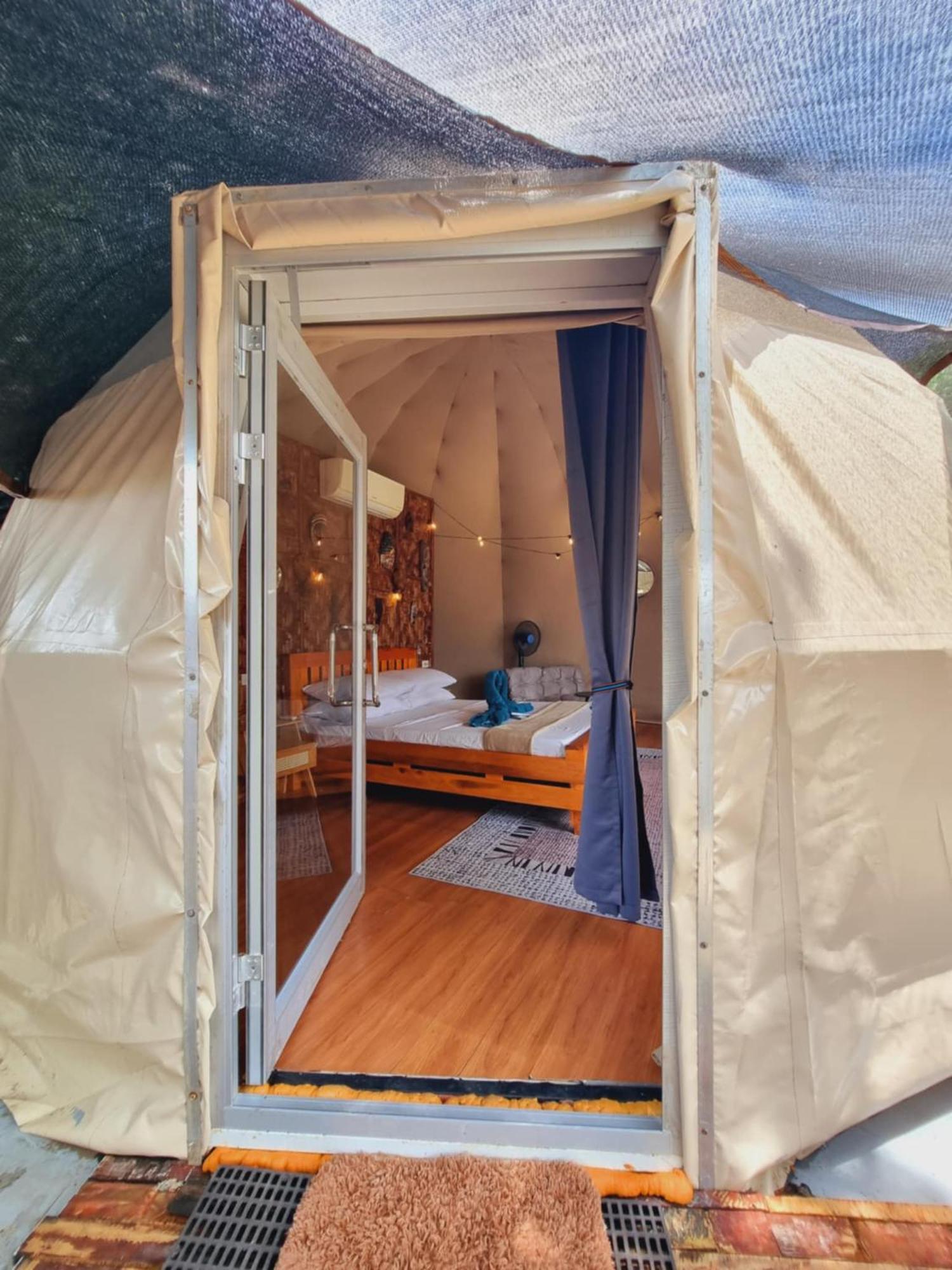 Jush Native And Glamping Hotell Dauis Eksteriør bilde
